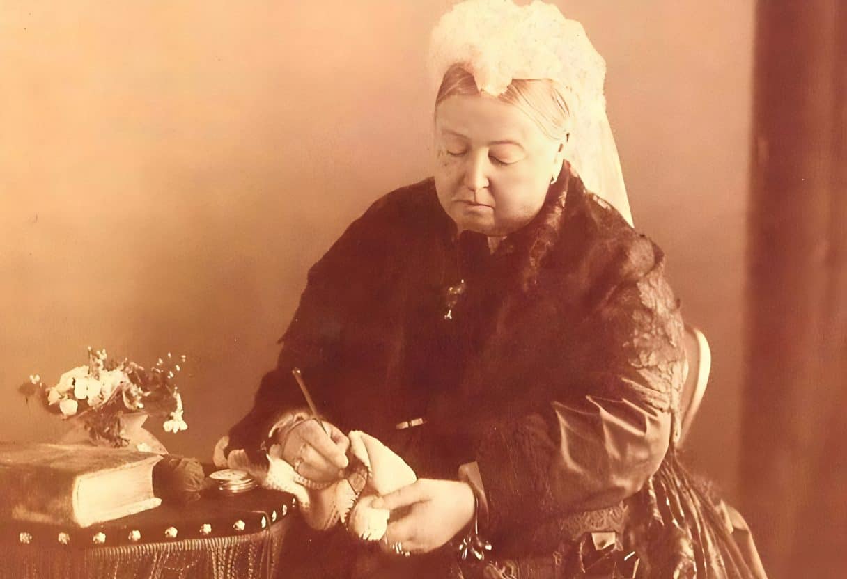 History of Crochet - The Queen Crocheting